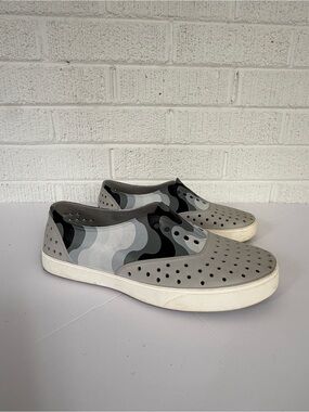 Native Women's Gray & Black Slip-On Perforated Flats with Wave Design